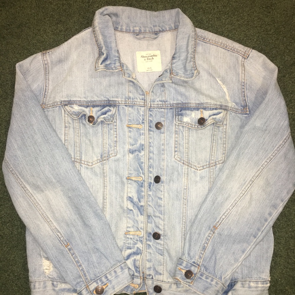 A&F Loose-Fitting Light Wash Denim Jacket